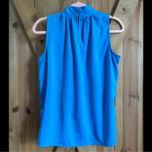 Bundle of Two Worthington Sleeveless Blouses - Picture 5 of 6